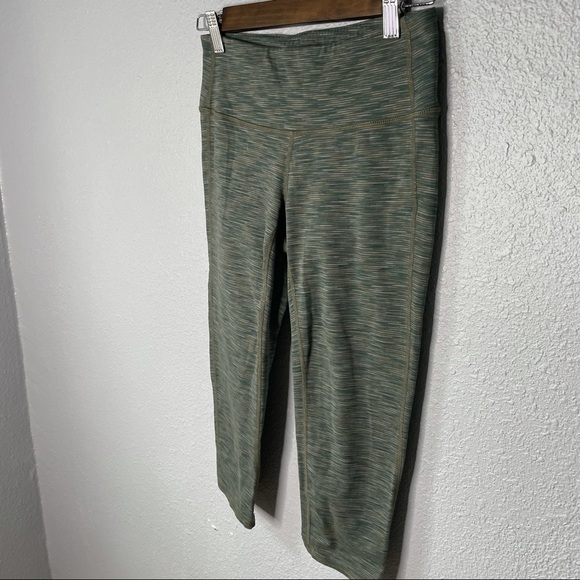 Athleta Cropped Leggings size small - Picture 2 of 7